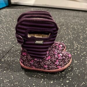 Bogs Kids' Purple and Pink Floral Boots